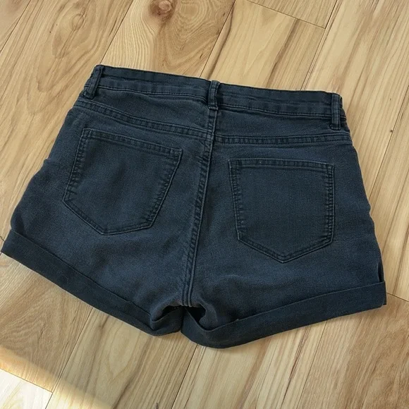 H&M Black Shorts - Picture 2 of 5